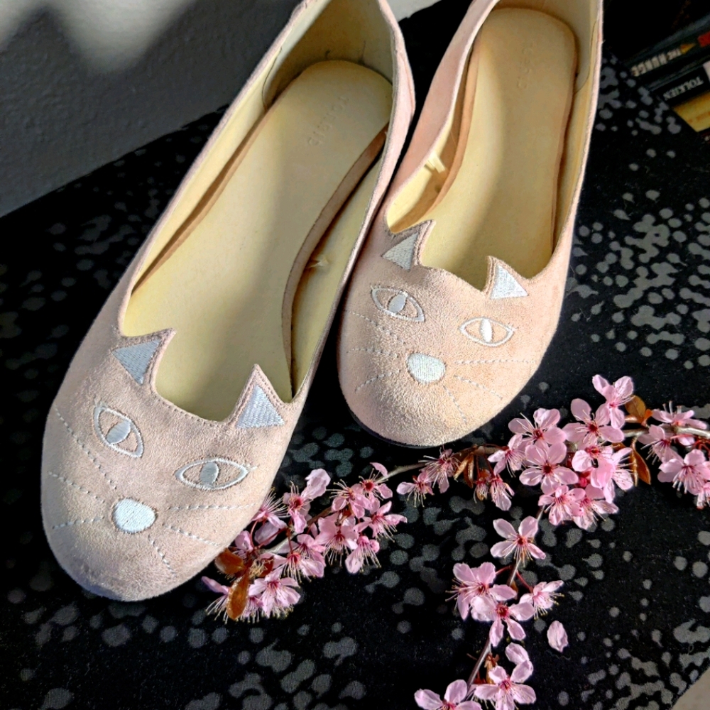 Peach kitty flats